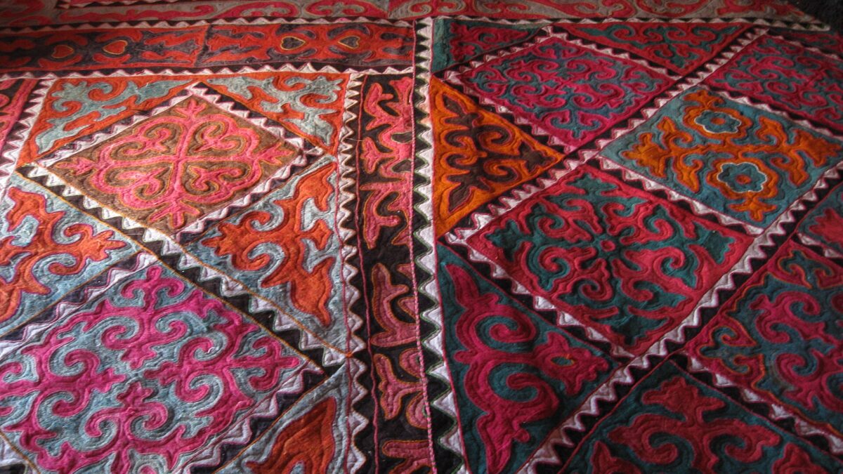 kyrgyzstan souvenirs guide