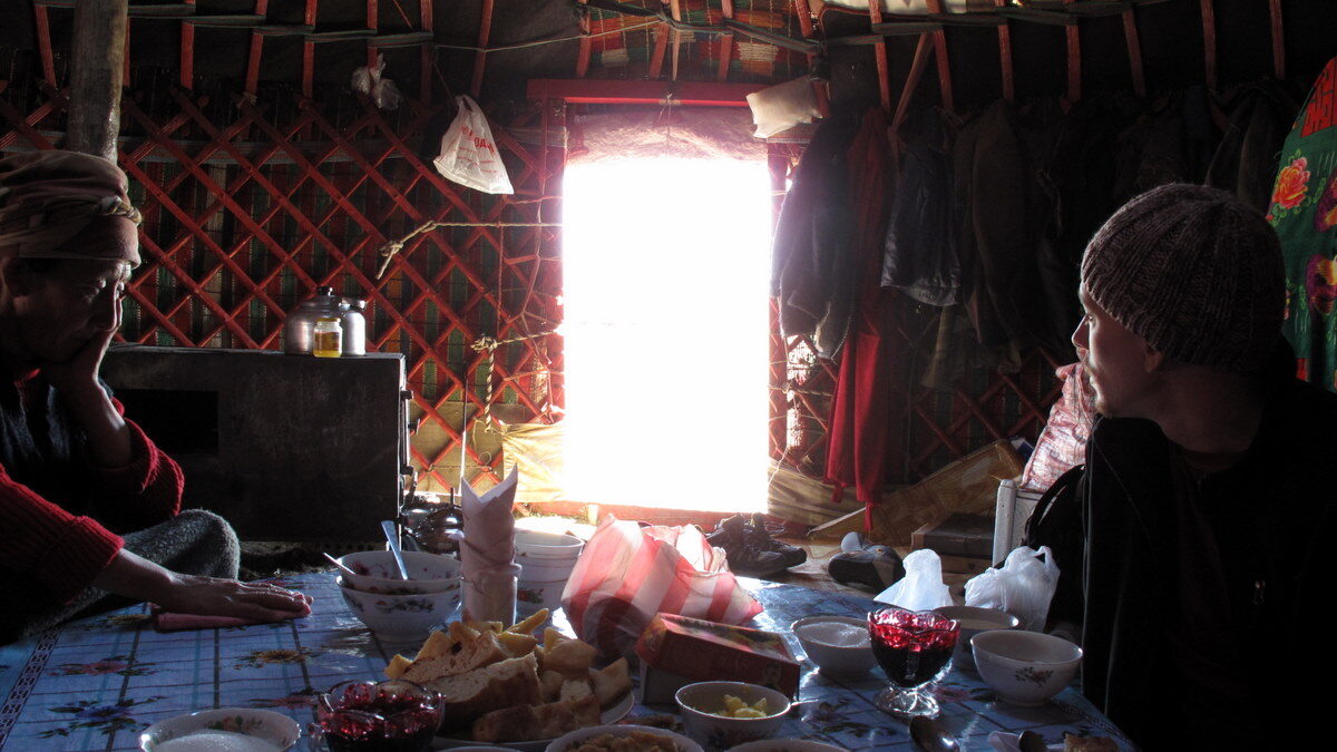 kyrgyzstan yurt stay guide