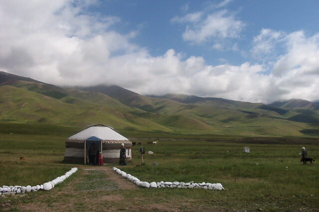 Suusamyr Valley: The High Jailoo on the Osh Road